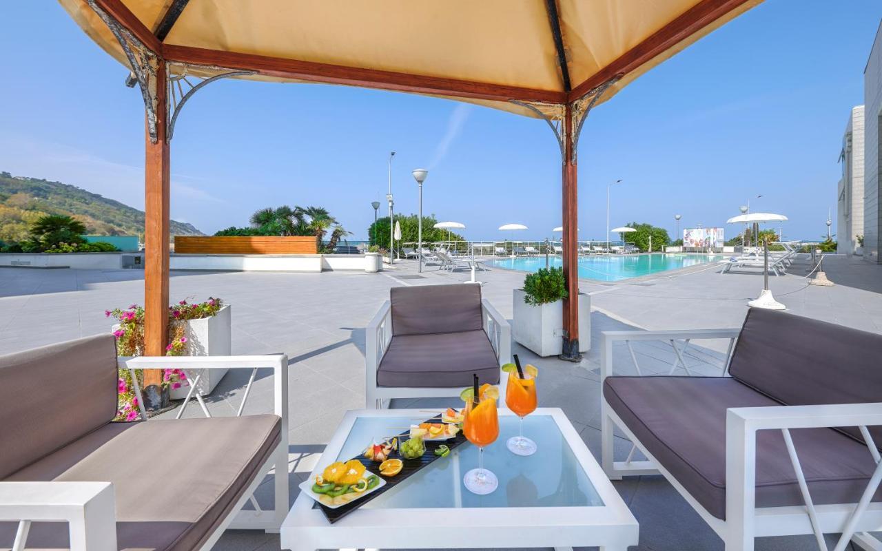 Hotel Baia Flaminia Pesaro Exterior photo