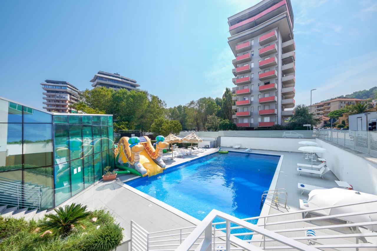 Hotel Baia Flaminia Pesaro Exterior photo
