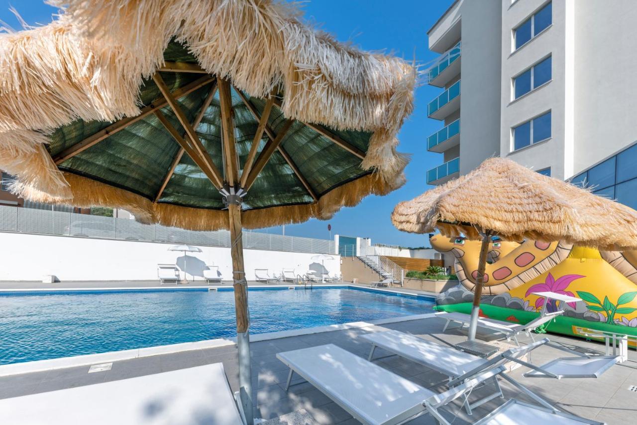 Hotel Baia Flaminia Pesaro Exterior photo