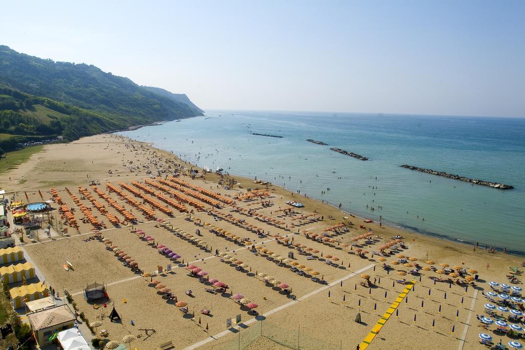 Hotel Baia Flaminia Pesaro Exterior photo