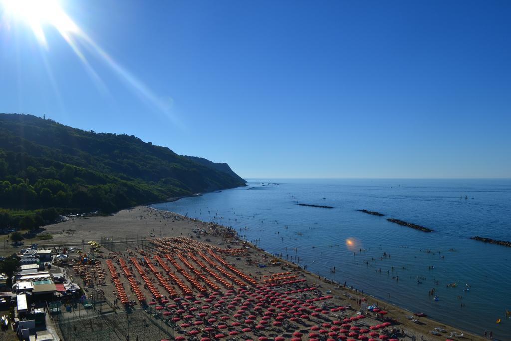 Hotel Baia Flaminia Pesaro Exterior photo