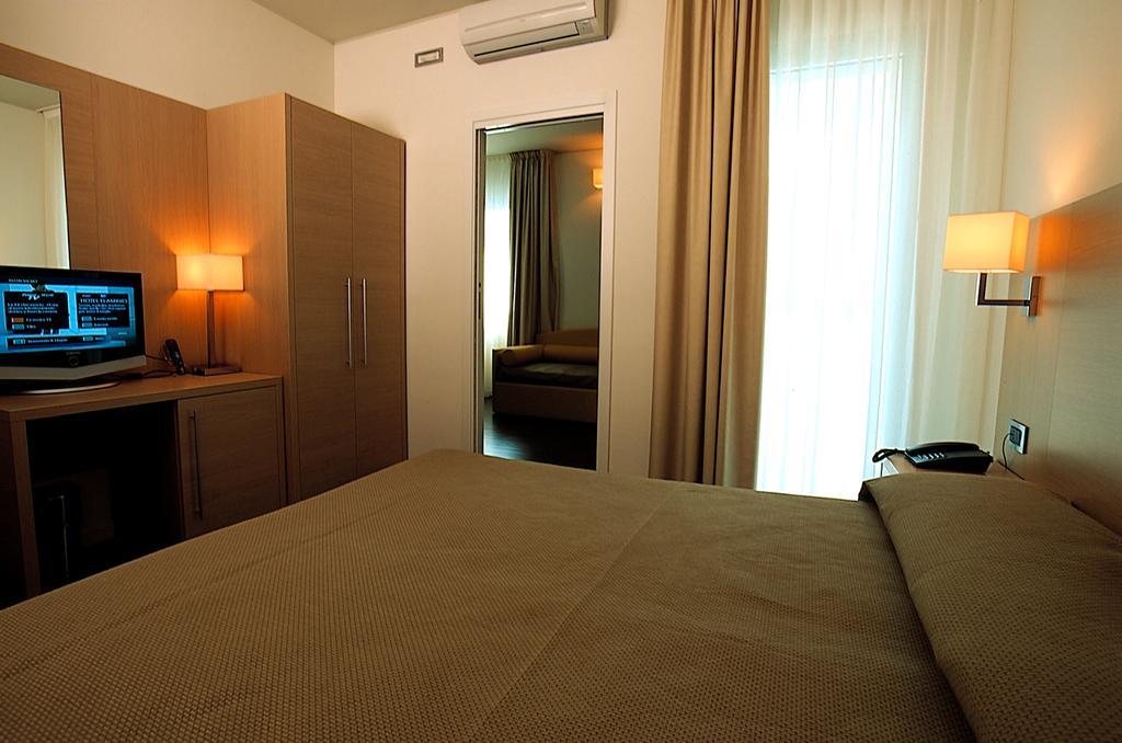 Hotel Baia Flaminia Pesaro Room photo