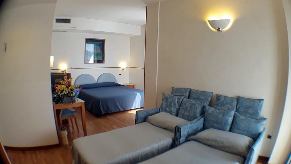 Hotel Baia Flaminia Pesaro Exterior photo