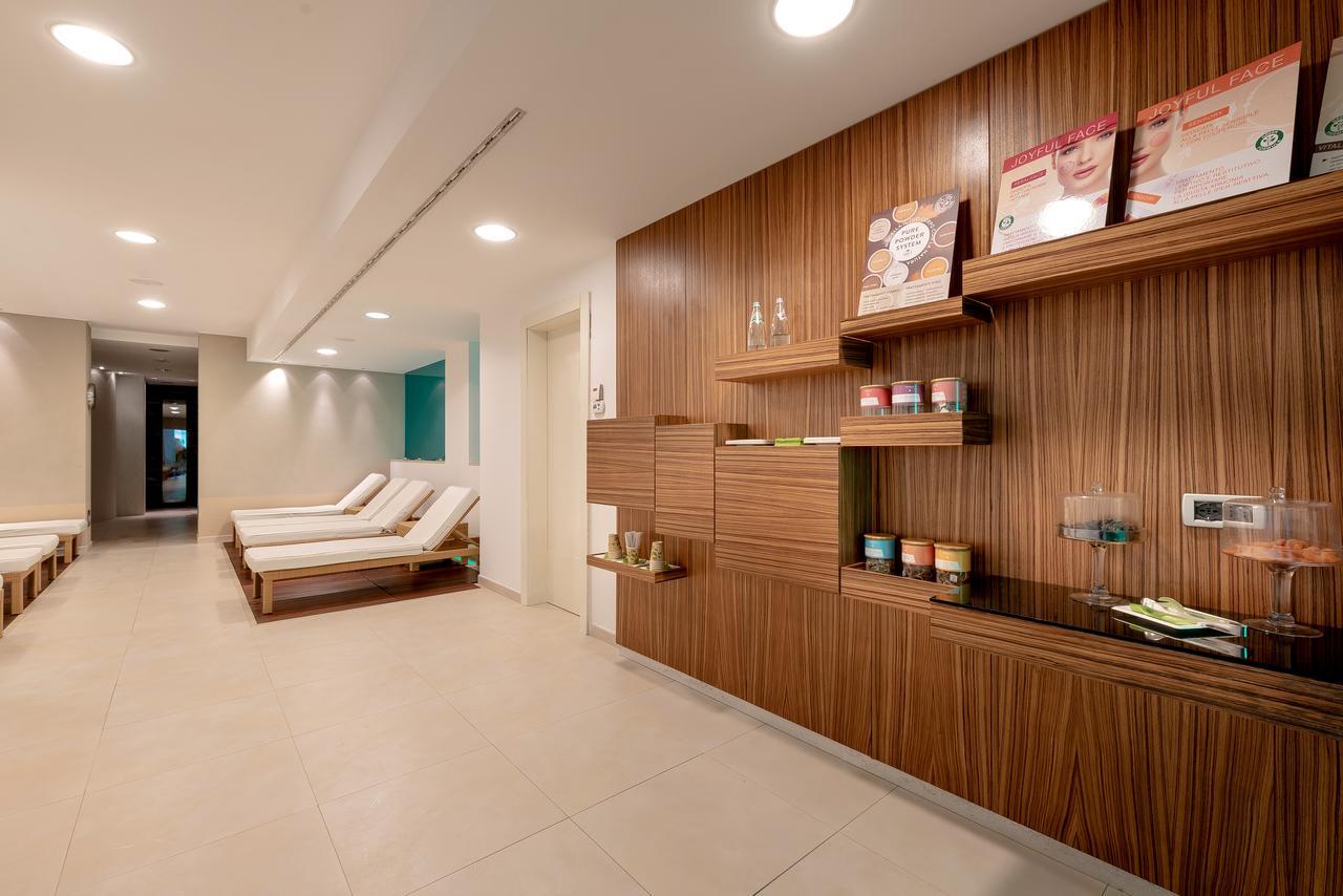 Hotel Baia Flaminia Pesaro Exterior photo