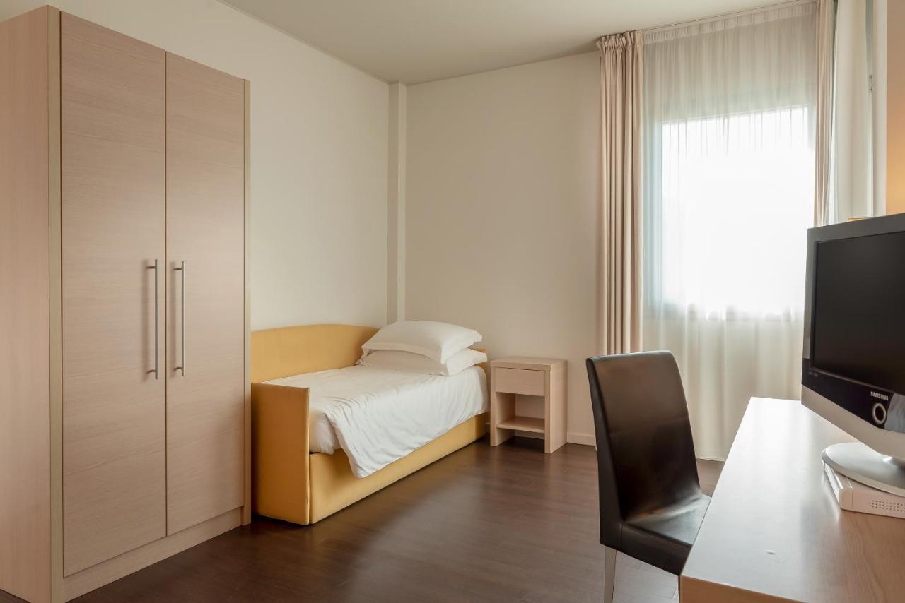 Hotel Baia Flaminia Pesaro Exterior photo