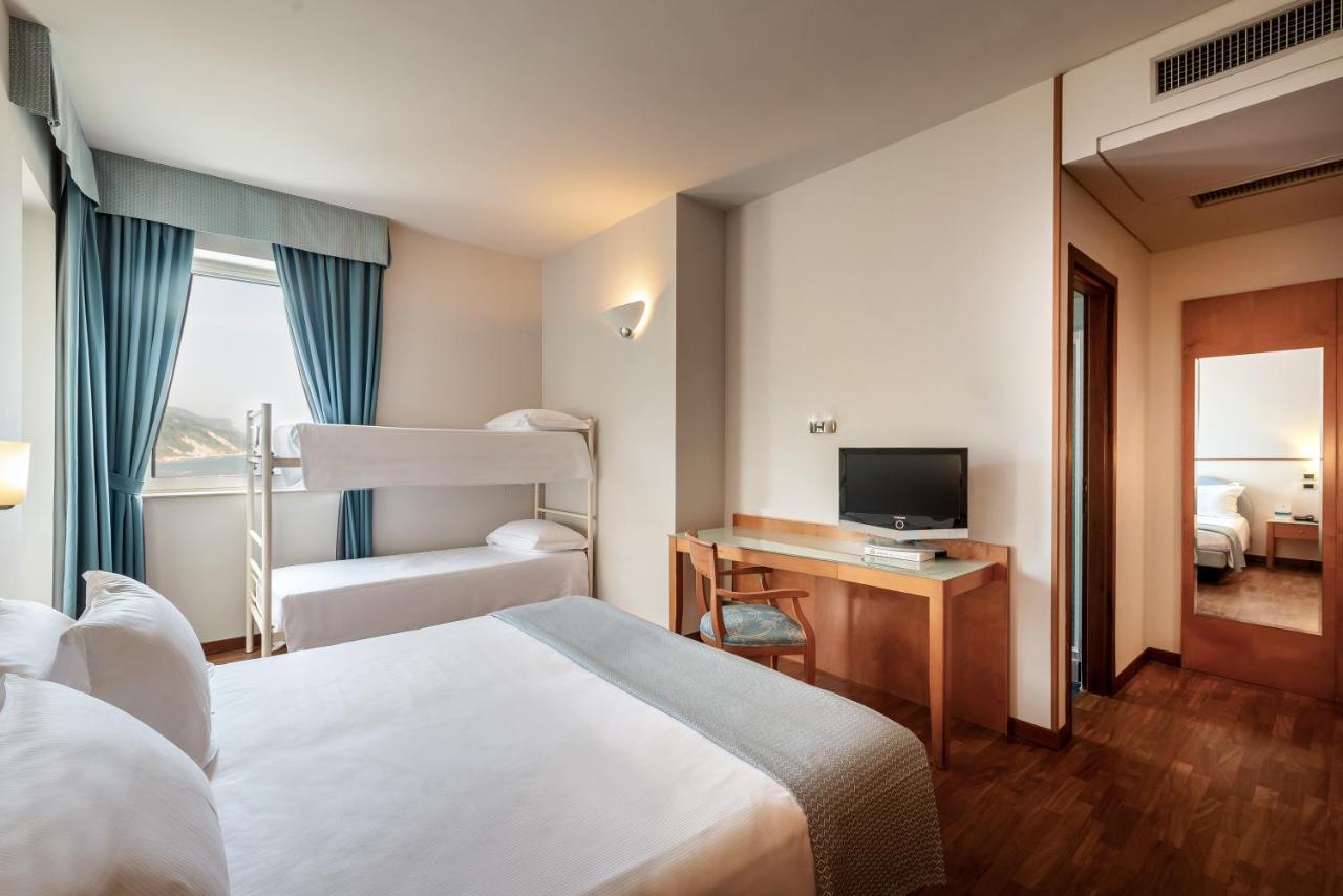 Hotel Baia Flaminia Pesaro Exterior photo