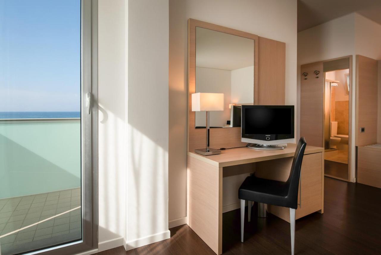 Hotel Baia Flaminia Pesaro Exterior photo