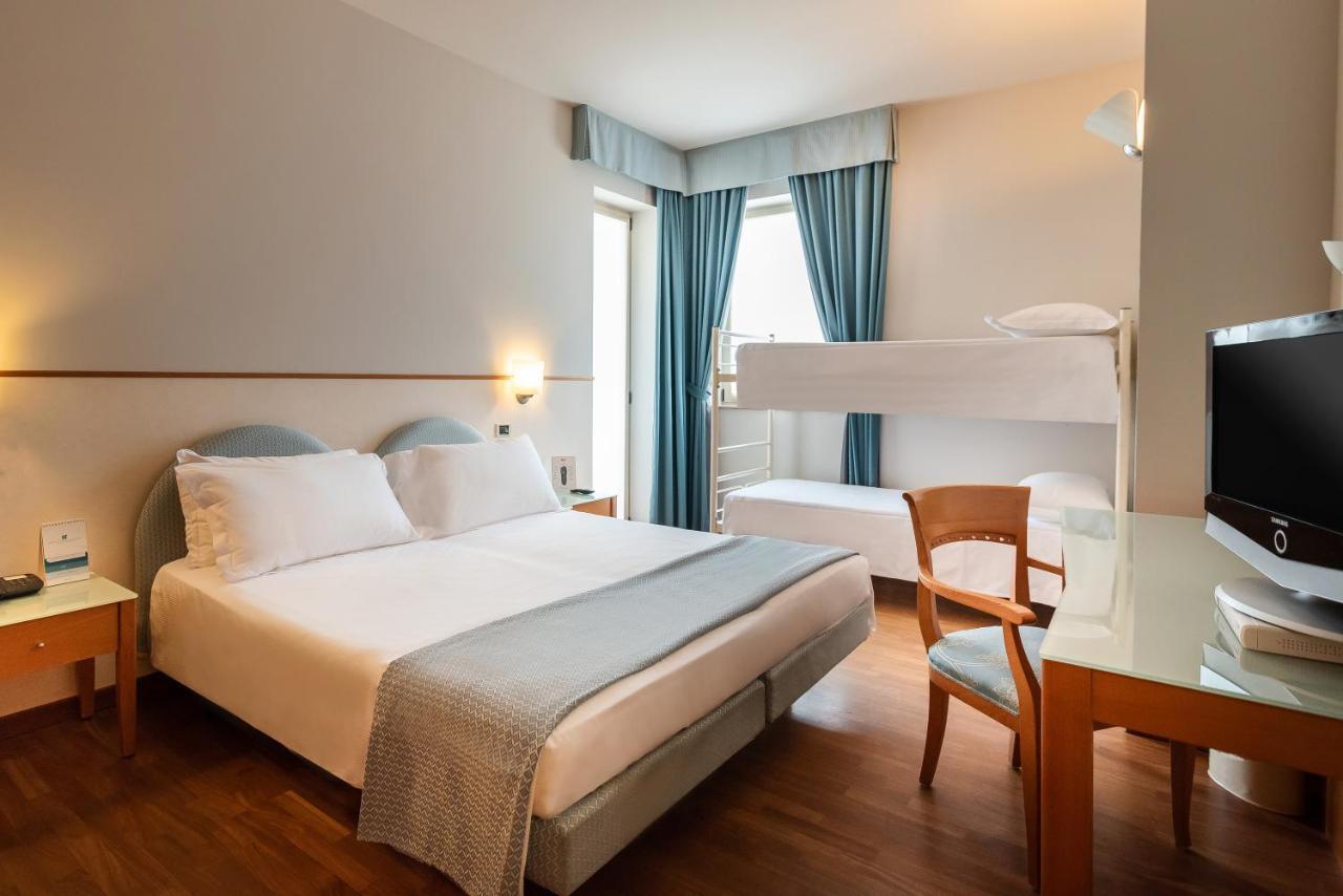 Hotel Baia Flaminia Pesaro Exterior photo