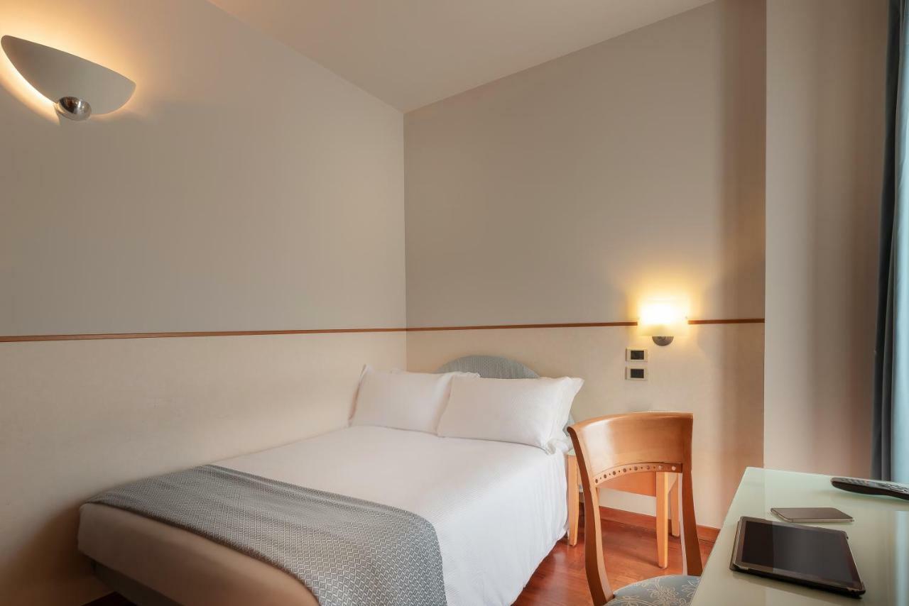 Hotel Baia Flaminia Pesaro Exterior photo