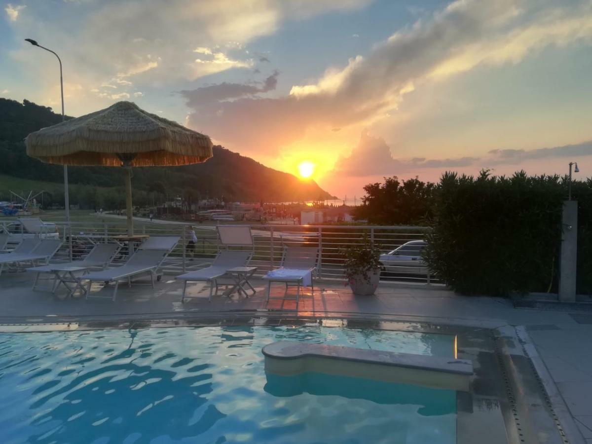 Hotel Baia Flaminia Pesaro Exterior photo